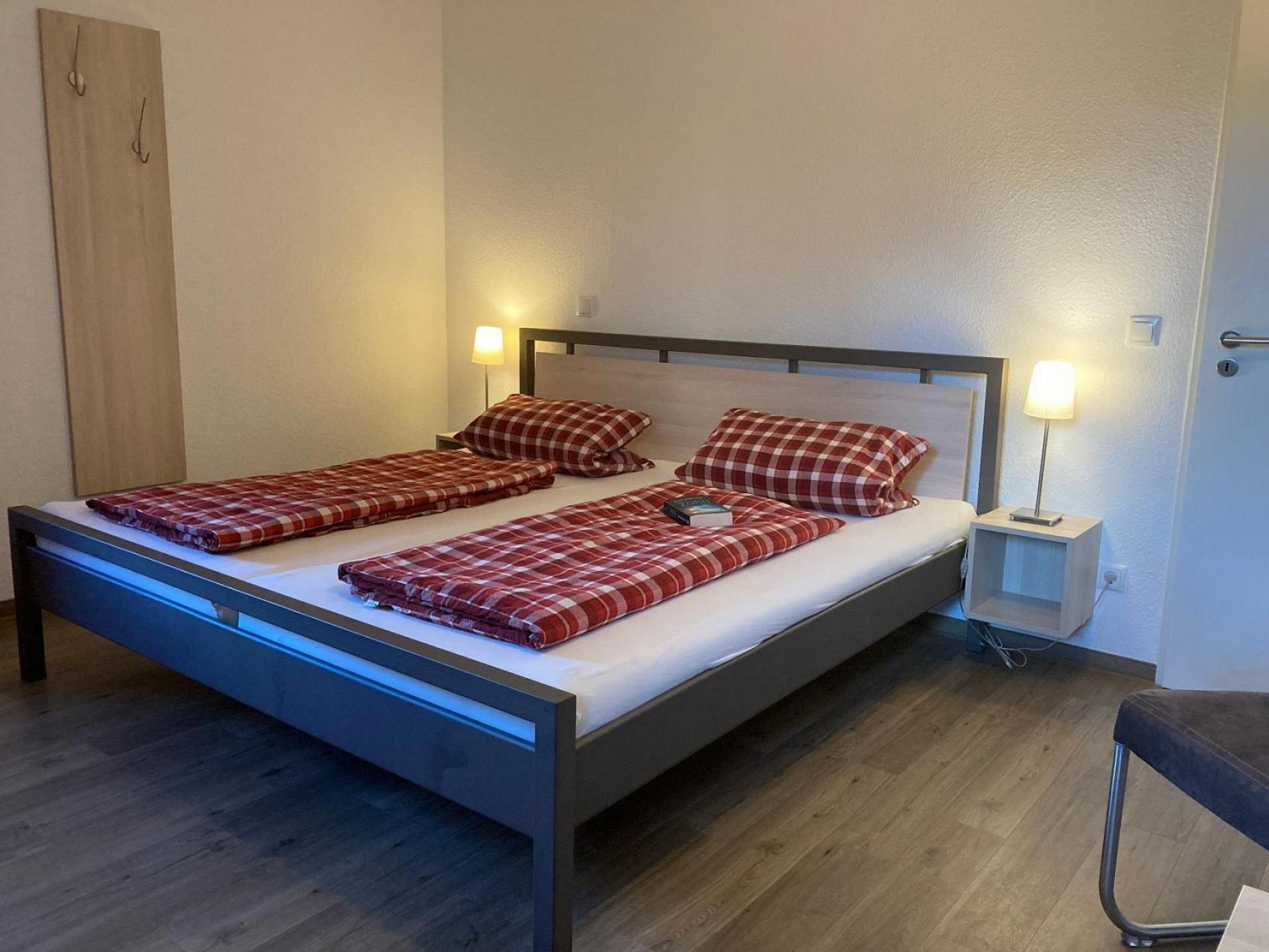 Schlafzimmer 1